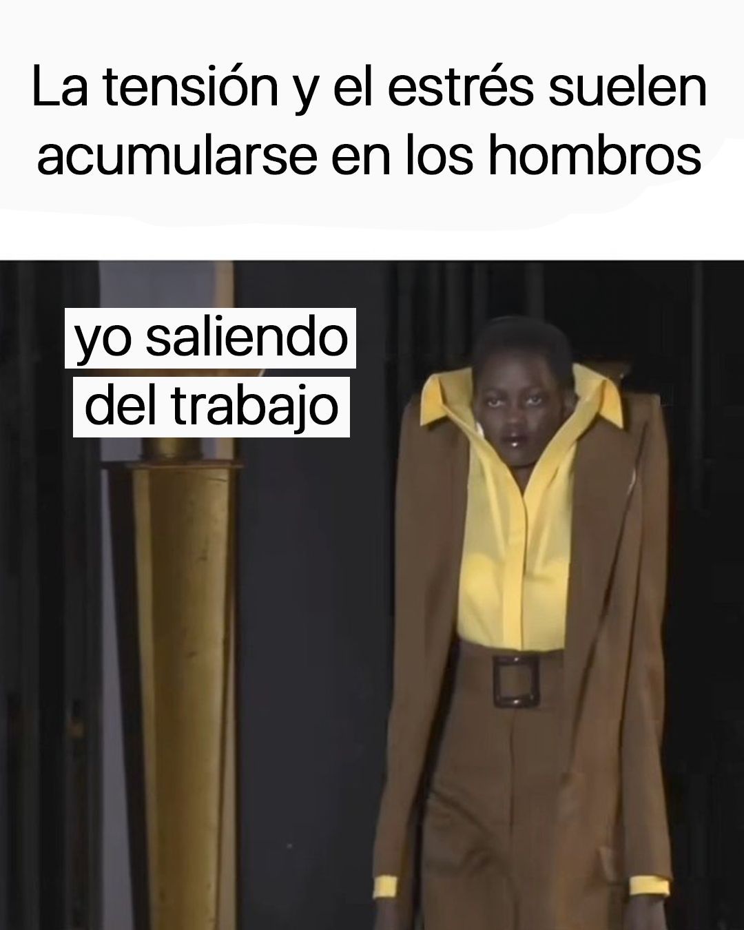 La tensión y el estrés suelen acumularse en los hombros  yo saliendo del trabajo: